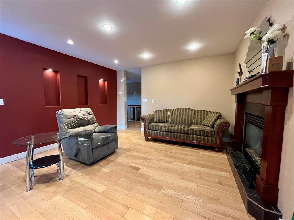 












261 Scotia Street

,
Winnipeg,




Manitoba
R2V1V7

