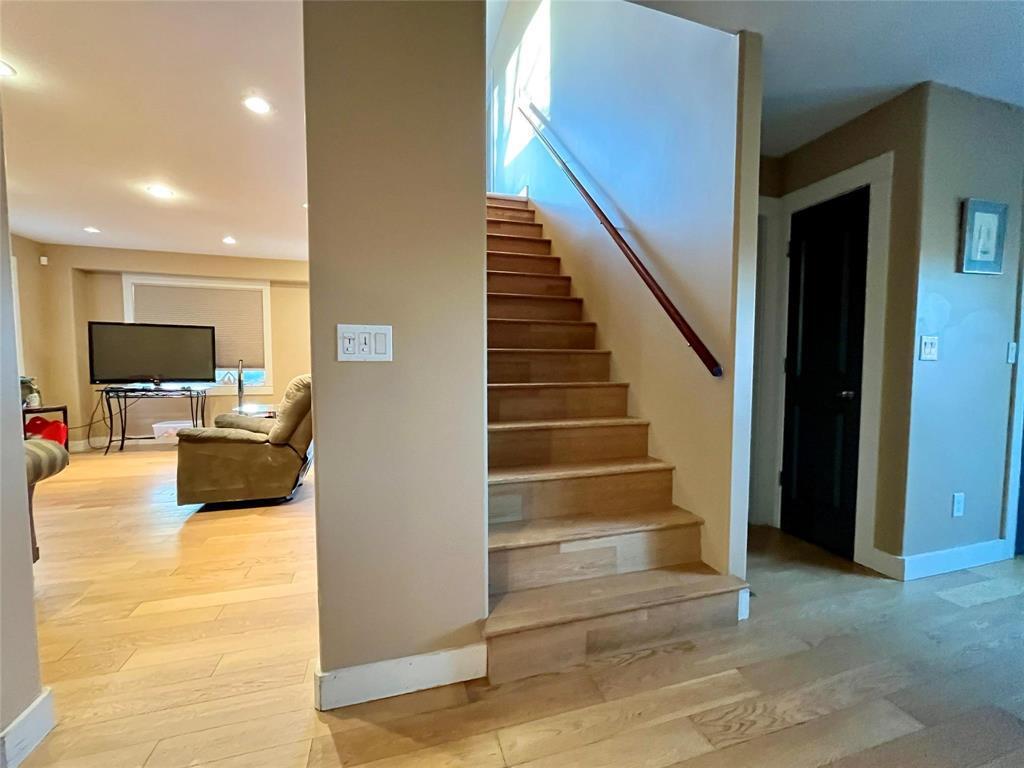 












261 Scotia Street

,
Winnipeg,




Manitoba
R2V1V7

