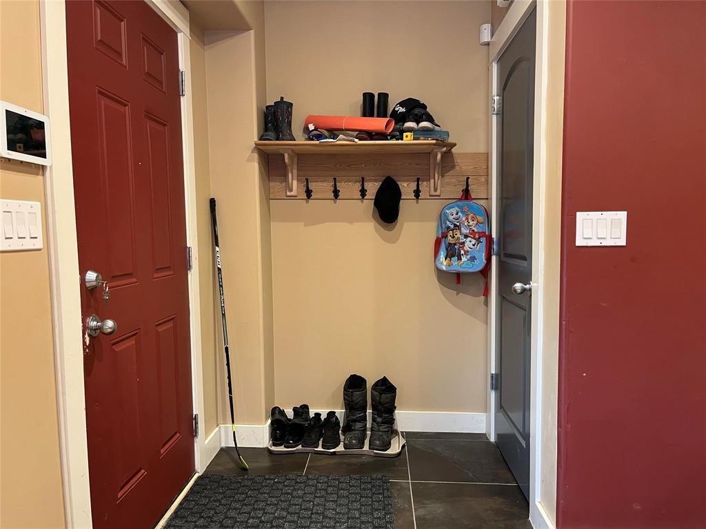












261 Scotia Street

,
Winnipeg,




Manitoba
R2V1V7


