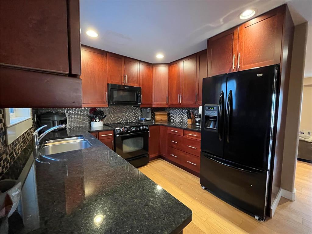 












261 Scotia Street

,
Winnipeg,




Manitoba
R2V1V7

