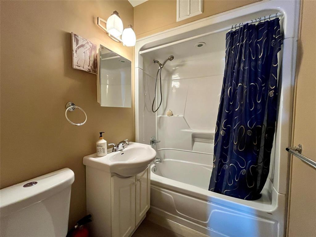 












261 Scotia Street

,
Winnipeg,




Manitoba
R2V1V7

