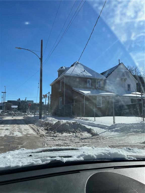 












352 Maryland Street

,
Winnipeg,




Manitoba
R3G1L9

