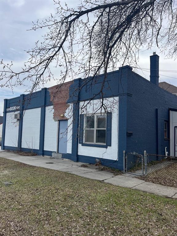 












442 McGregor Street

,
Winnipeg,




Manitoba
R2W4X8

