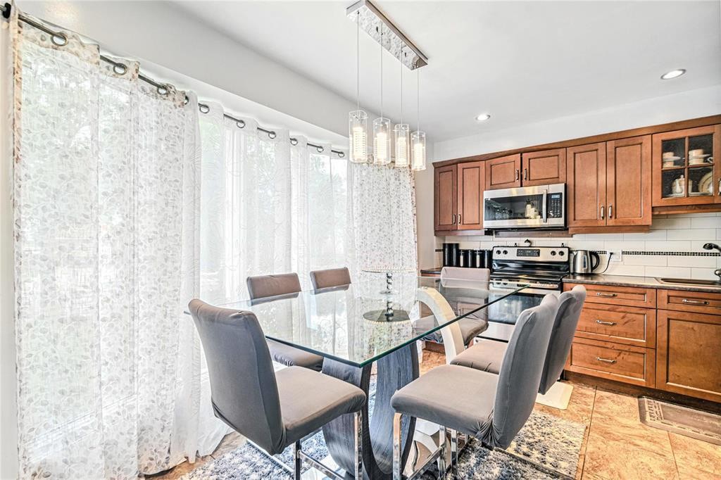 












176 Alex Taylor Drive

,
Winnipeg,




Manitoba
R2C4W8


