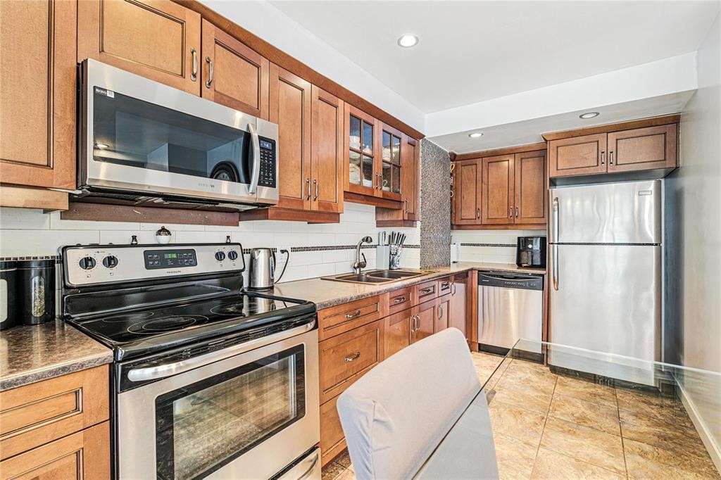 












176 Alex Taylor Drive

,
Winnipeg,




Manitoba
R2C4W8

