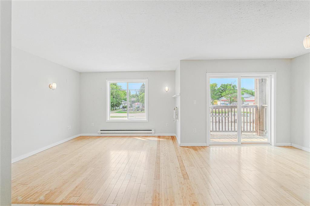 












1343 DAWSON Road

,
Lorette,




Manitoba
R5K0S3

