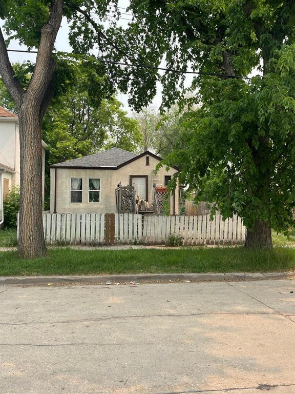 












372 Selkirk Avenue

,
Winnipeg,




Manitoba
R2W2M2

