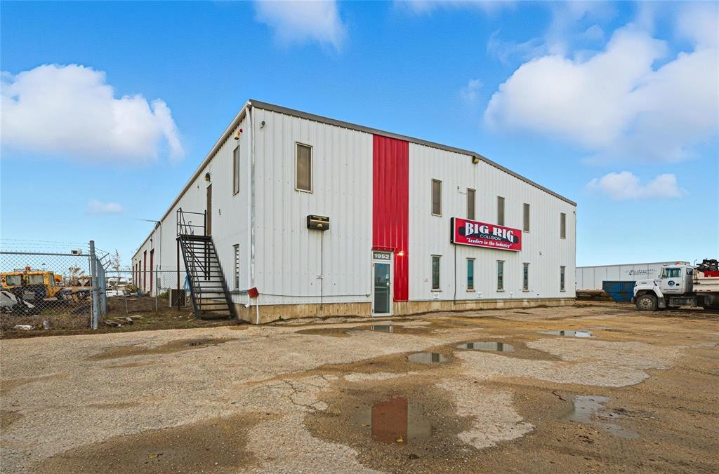 












1952 Brookside Boulevard

,
Winnipeg,




Manitoba
R3C2E6

