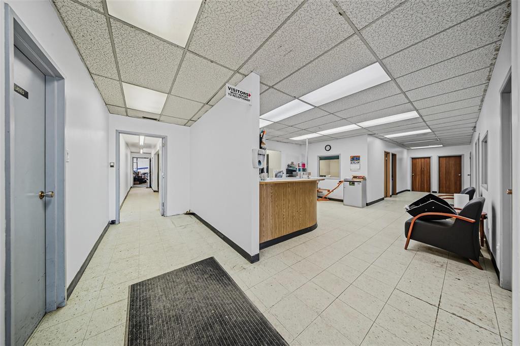 












1952 Brookside Boulevard

,
Winnipeg,




Manitoba
R3C2E6

