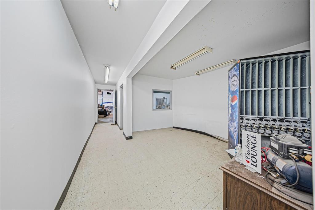 












1952 Brookside Boulevard

,
Winnipeg,




Manitoba
R3C2E6

