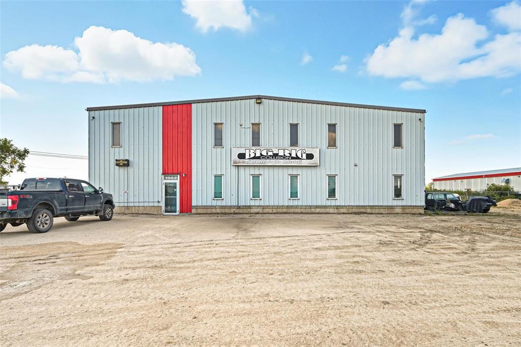 












1952 Brookside Boulevard

,
Winnipeg,




Manitoba
R3C2E6

