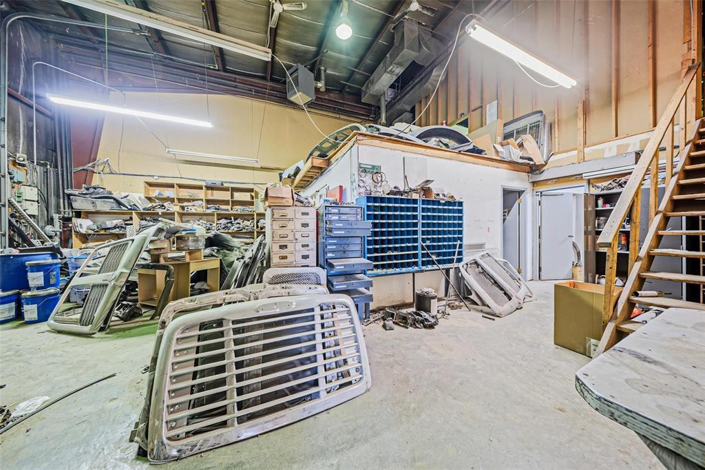 












1952 Brookside Boulevard

,
Winnipeg,




Manitoba
R3C2E6

