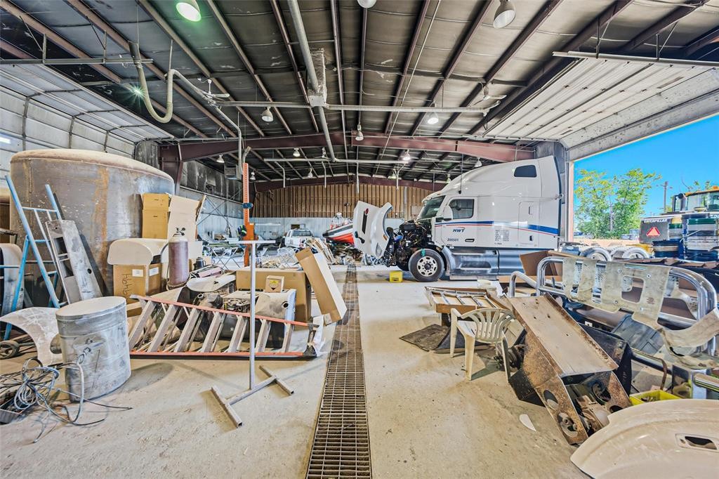 












1952 Brookside Boulevard

,
Winnipeg,




Manitoba
R3C2E6

