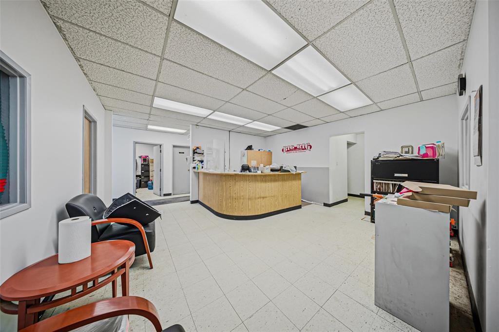 












1952 Brookside Boulevard

,
Winnipeg,




Manitoba
R3C2E6

