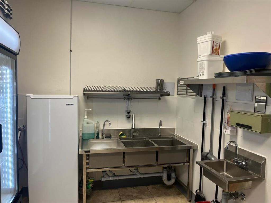 












180 King Street

,
Winnipeg,




Manitoba
R3B3G8

