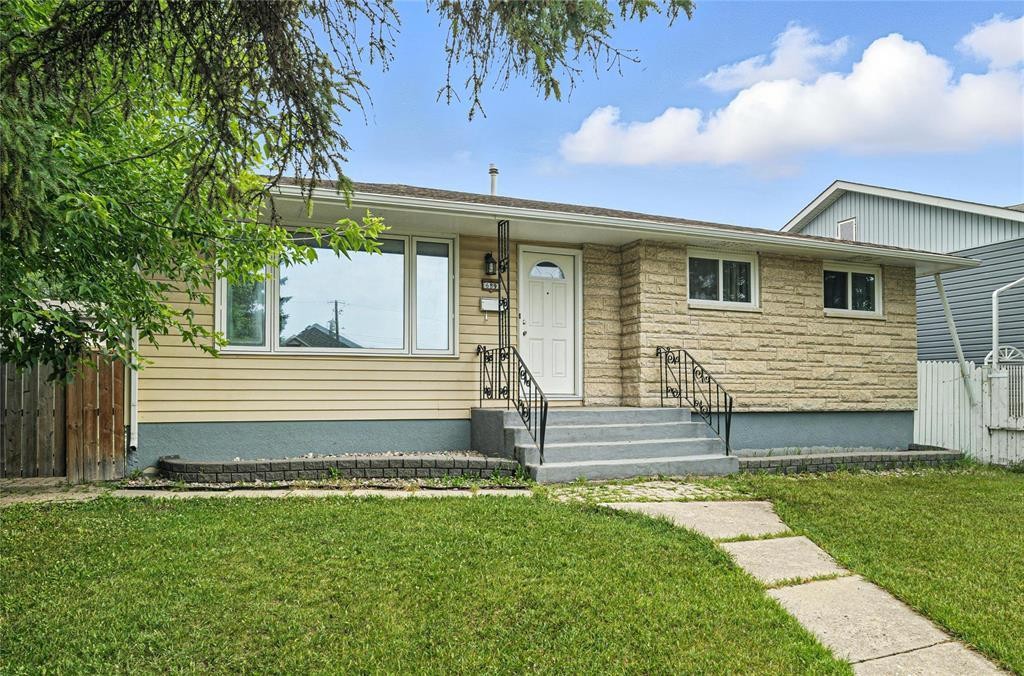 












689 Prince Rupert Avenue

,
Winnipeg,




Manitoba
R2K1W4

