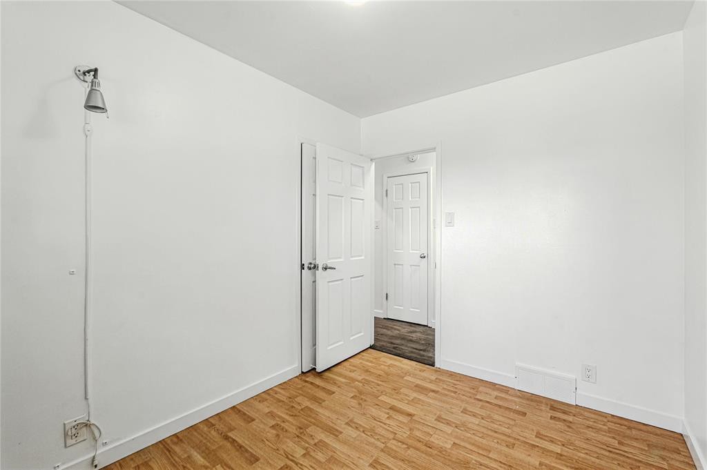 












689 Prince Rupert Avenue

,
Winnipeg,




Manitoba
R2K1W4

