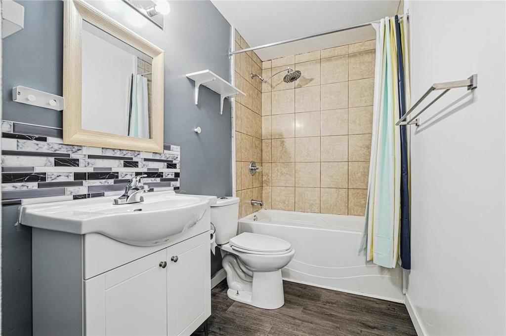 












689 Prince Rupert Avenue

,
Winnipeg,




Manitoba
R2K1W4

