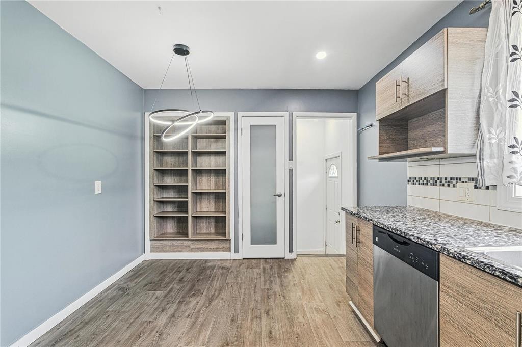 












689 Prince Rupert Avenue

,
Winnipeg,




Manitoba
R2K1W4


