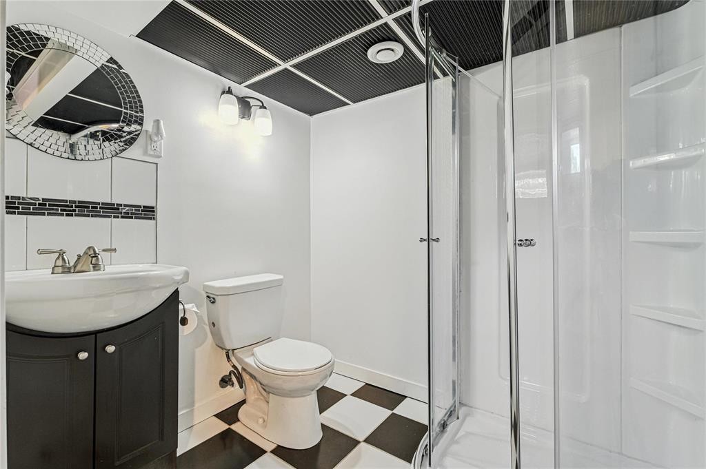 












689 Prince Rupert Avenue

,
Winnipeg,




Manitoba
R2K1W4

