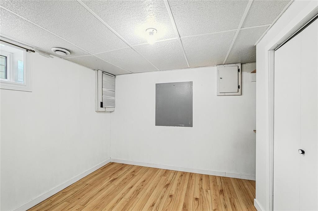 












689 Prince Rupert Avenue

,
Winnipeg,




Manitoba
R2K1W4


