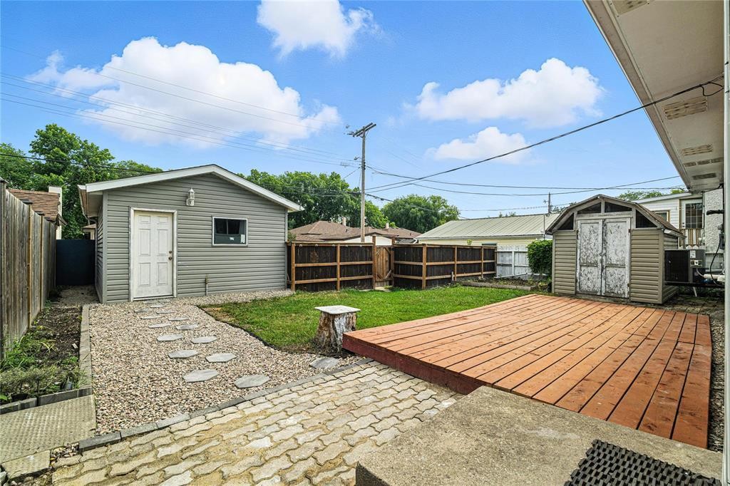 












689 Prince Rupert Avenue

,
Winnipeg,




Manitoba
R2K1W4

