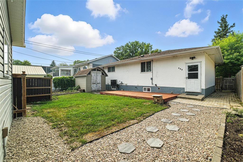 












689 Prince Rupert Avenue

,
Winnipeg,




Manitoba
R2K1W4

