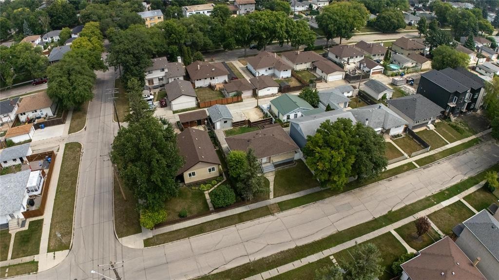 












689 Prince Rupert Avenue

,
Winnipeg,




Manitoba
R2K1W4

