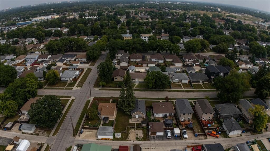 












689 Prince Rupert Avenue

,
Winnipeg,




Manitoba
R2K1W4

