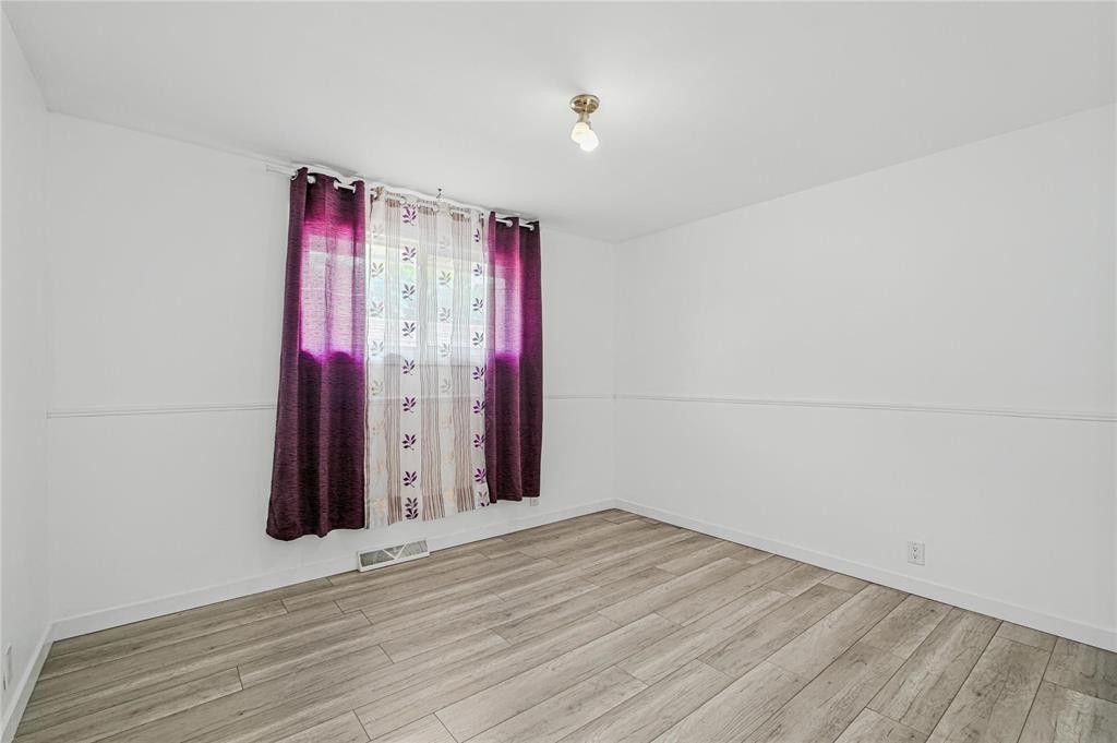 












689 Prince Rupert Avenue

,
Winnipeg,




Manitoba
R2K1W4

