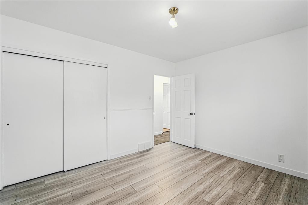 












689 Prince Rupert Avenue

,
Winnipeg,




Manitoba
R2K1W4

