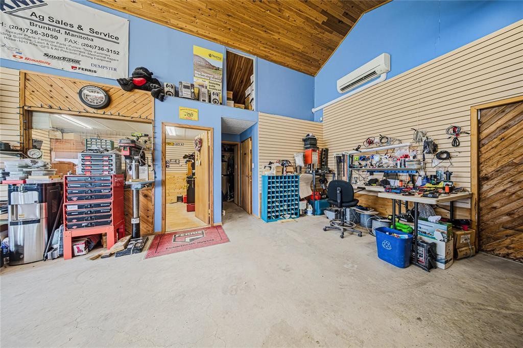 












40041 PR 332 Corner

,
Brunkild,




Manitoba
R0G0E0

