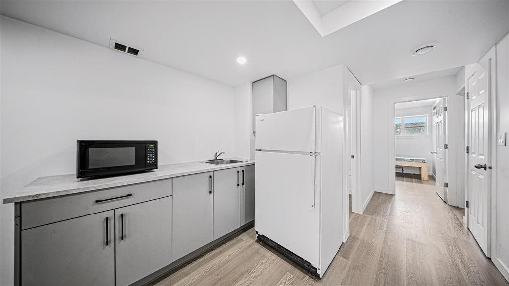 












1262 Plessis Road

,
Winnipeg,




Manitoba
R2C2Y2

