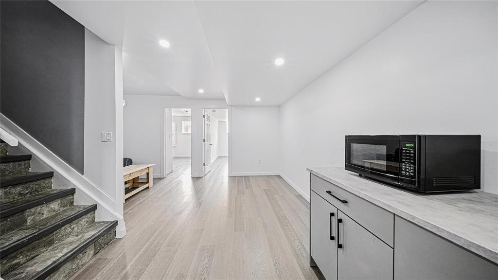 












1262 Plessis Road

,
Winnipeg,




Manitoba
R2C2Y2

