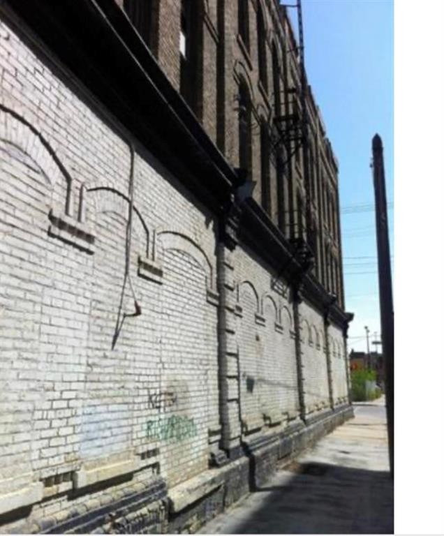 












246 Princess Street

,
Winnipeg,




Manitoba
R3B1M2

