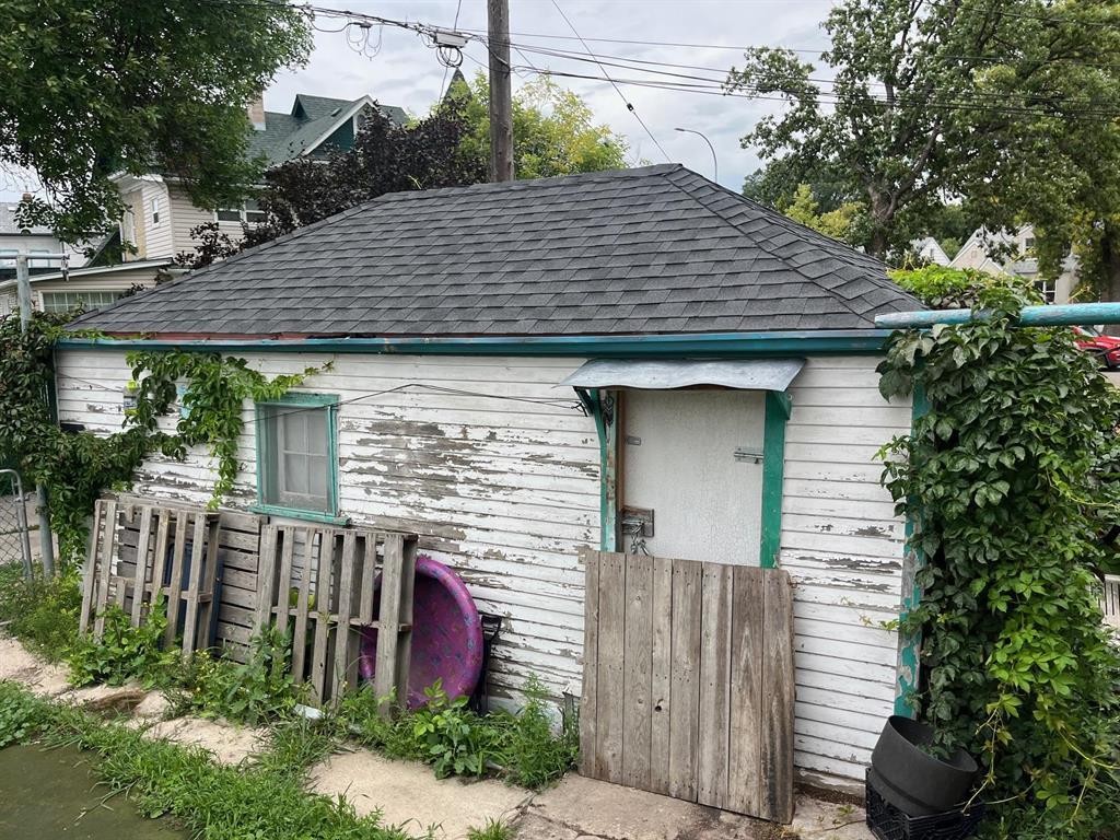 












366 Salter Street

,
Winnipeg,




Manitoba
R2W4L4

