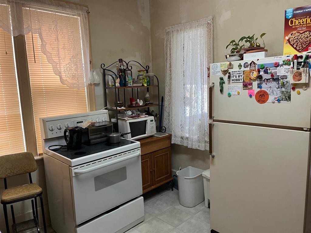 












366 Salter Street

,
Winnipeg,




Manitoba
R2W4L4

