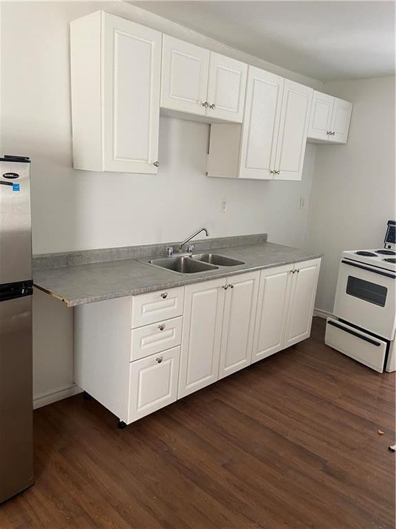 












227 Austin Street

,
Winnipeg,




Manitoba
R2W1X4

