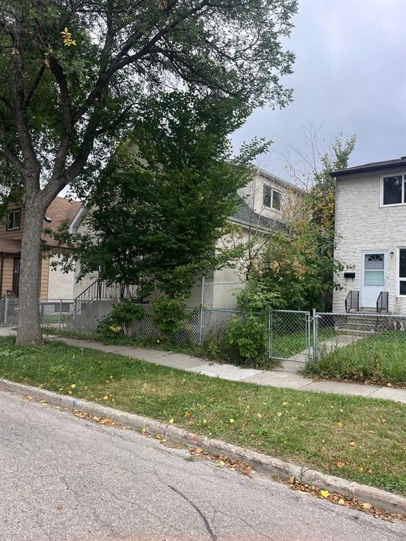 












636 Magnus Avenue

,
Winnipeg,




Manitoba
R2X0N1

