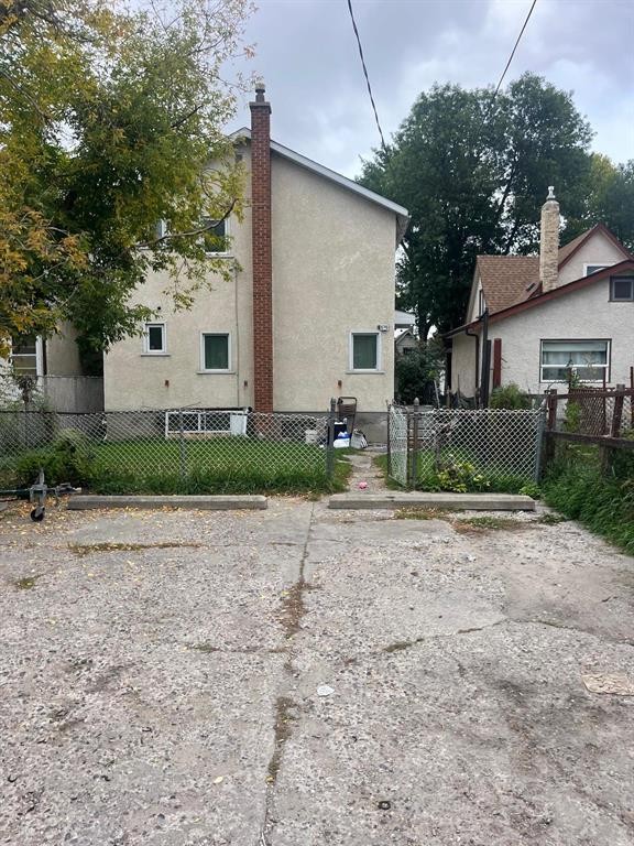 












636 Magnus Avenue

,
Winnipeg,




Manitoba
R2X0N1

