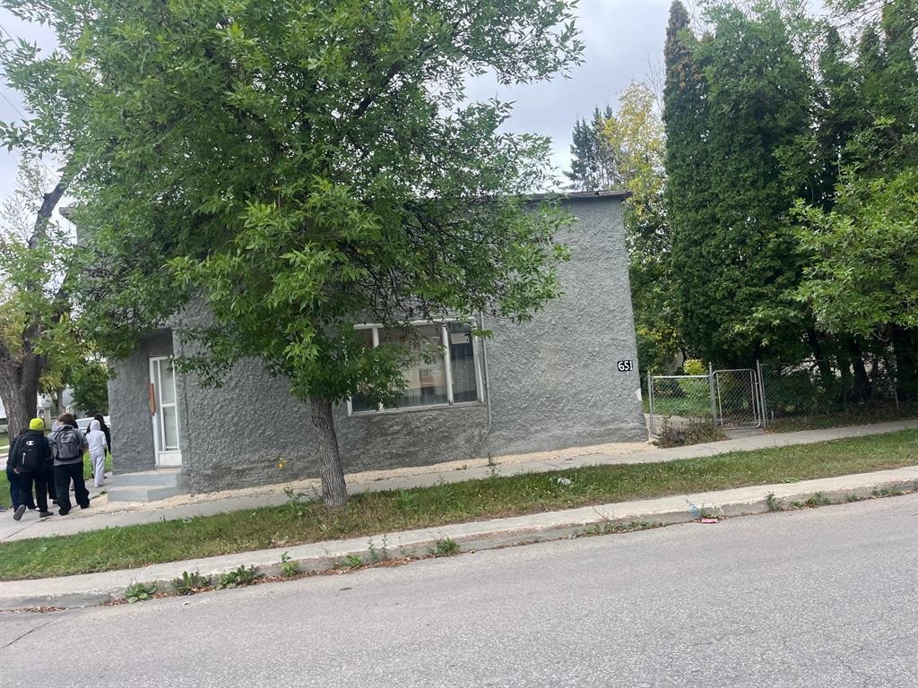 












651 Redwood Avenue

,
Winnipeg,




Manitoba
R2X0N1

