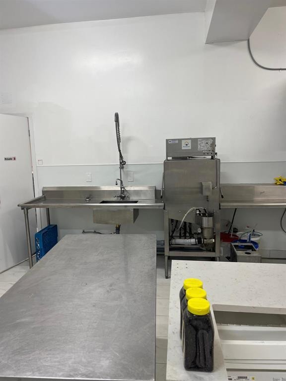 












280 Burnell Street

,
Winnipeg,




Manitoba
R3E2H6

