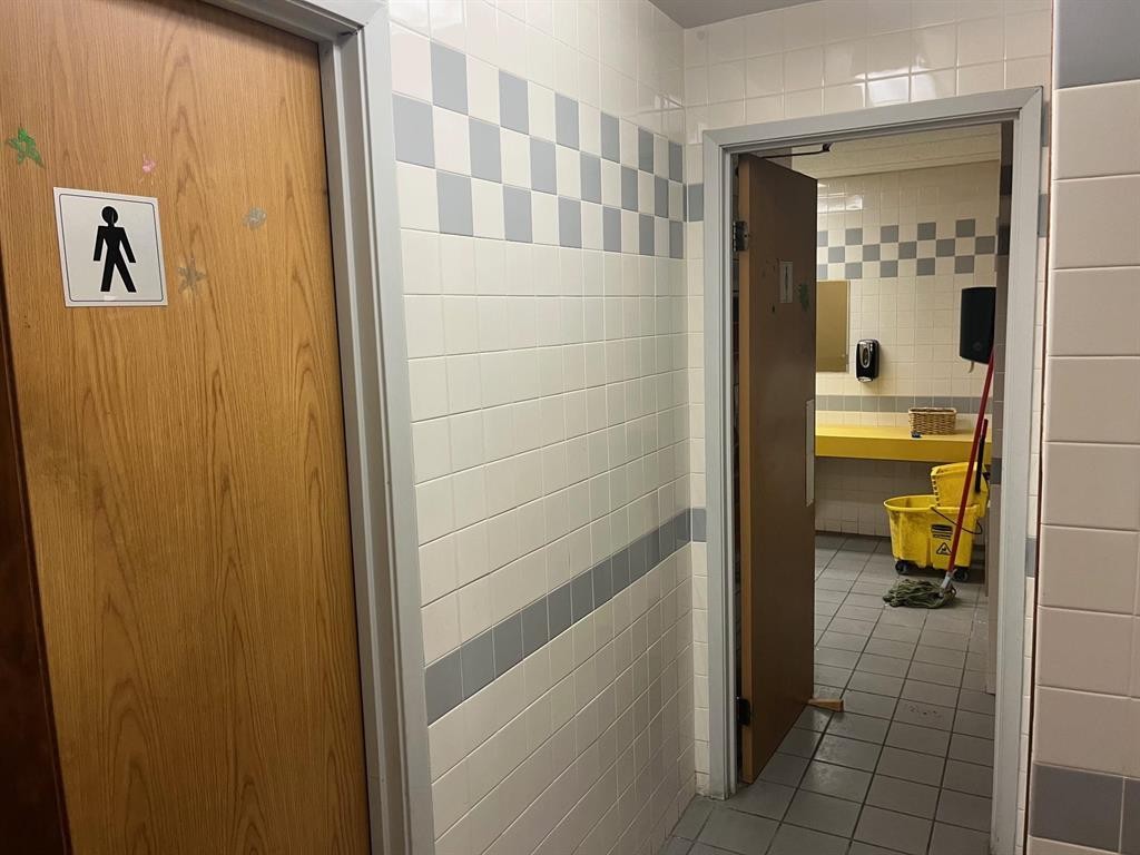 












280 Burnell Street

,
Winnipeg,




Manitoba
R3E2H6

