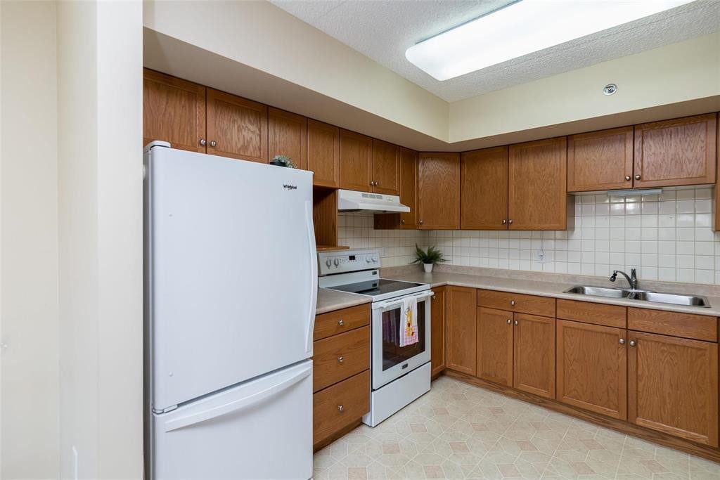 












206 495 lindenwood Drive E

,
Winnipeg,




Manitoba
R3P2P3

