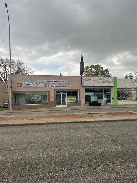 












255 Henderson Highway

,
Winnipeg,




Manitoba
R2L1M3

