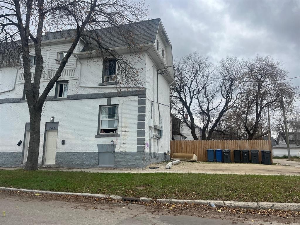 












360 Church Avenue

,
Winnipeg,




Manitoba
R2W1C3

