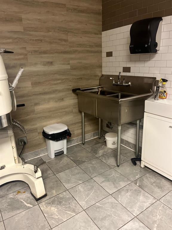 












1604 St Mary's Road

,
Winnipeg,




Manitoba
R2M3W5

