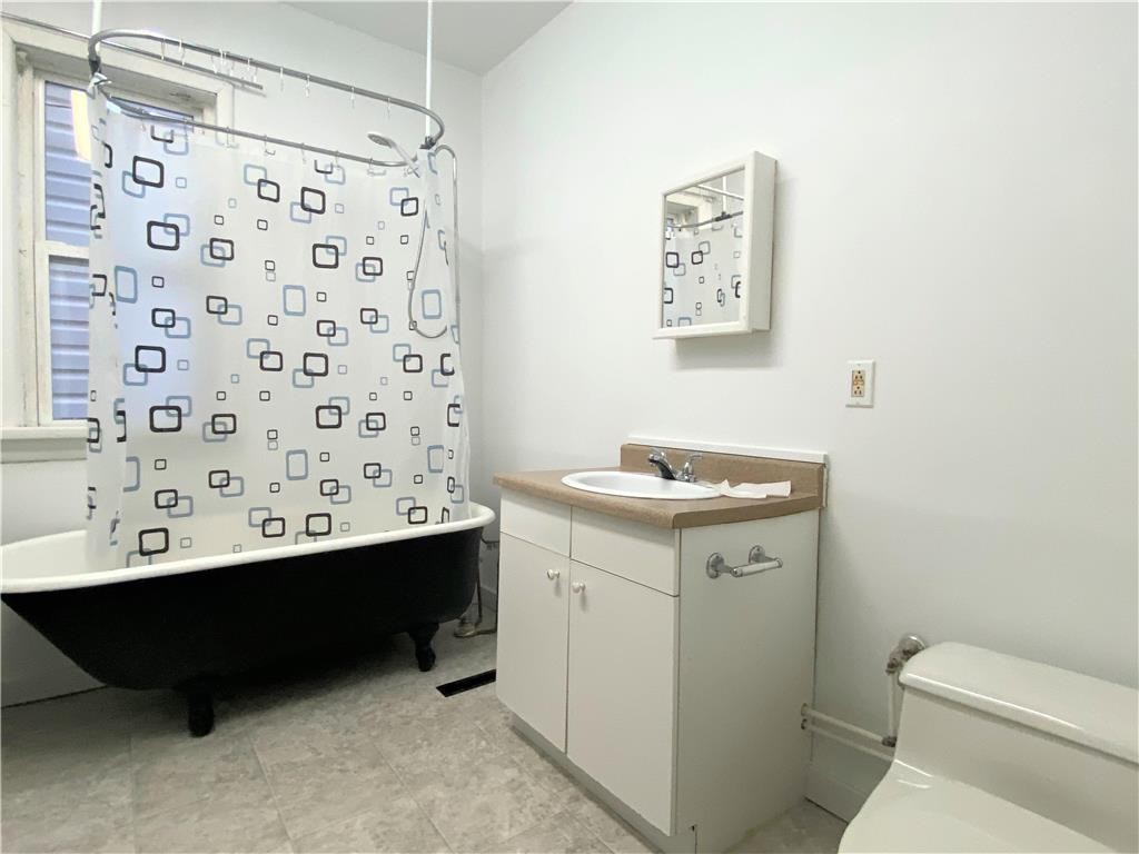 












352 Maryland Street

,
Winnipeg,




Manitoba
R3G1L9

