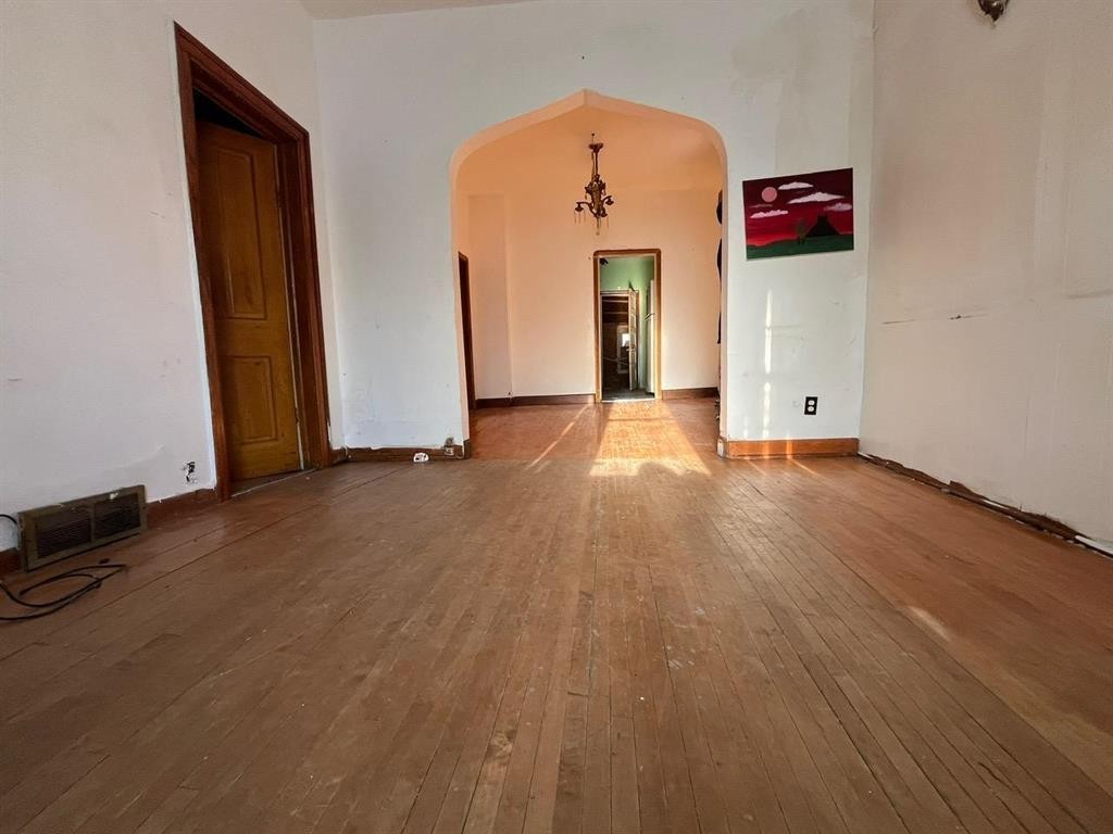 












441 Boyd Avenue

,
Winnipeg,




Manitoba
R3G1T9

