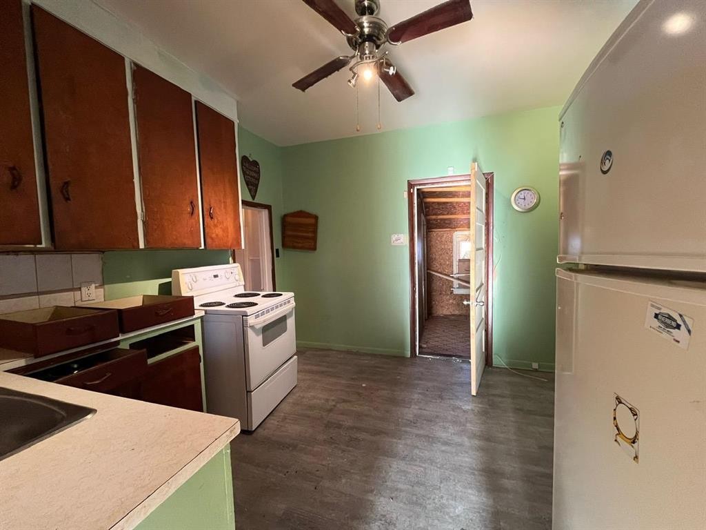 












441 Boyd Avenue

,
Winnipeg,




Manitoba
R3G1T9

